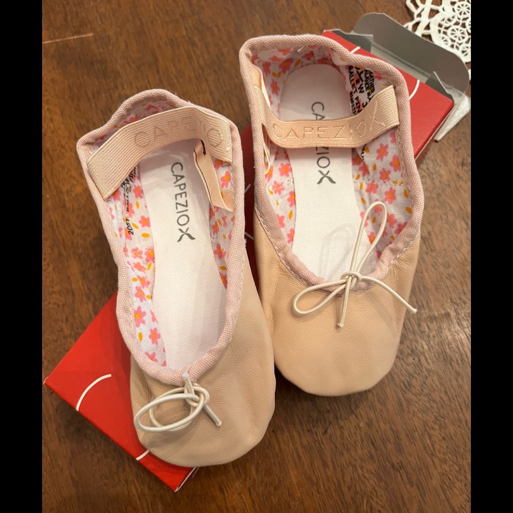 Capezio Youth Ballet Slippers size 9
